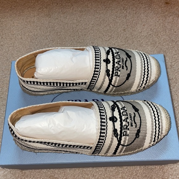 Lightly worn Prada espadrilles. Size 38. - Picture 2 of 7